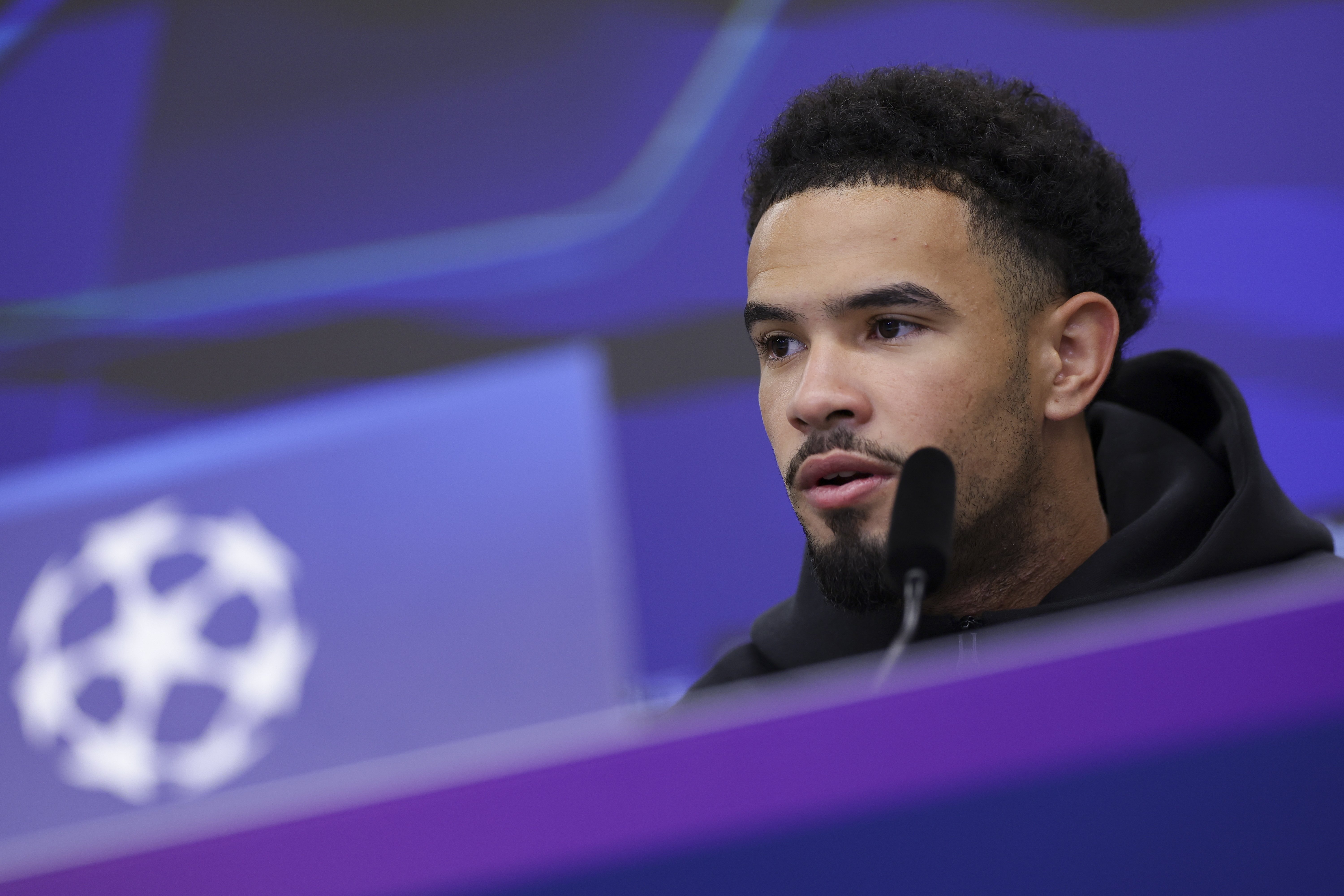 巴黎圣日耳曼扳平良机备战荷甲赛后里昂备战中超，媒体一致点评：皇家社会围绕中超完成体检