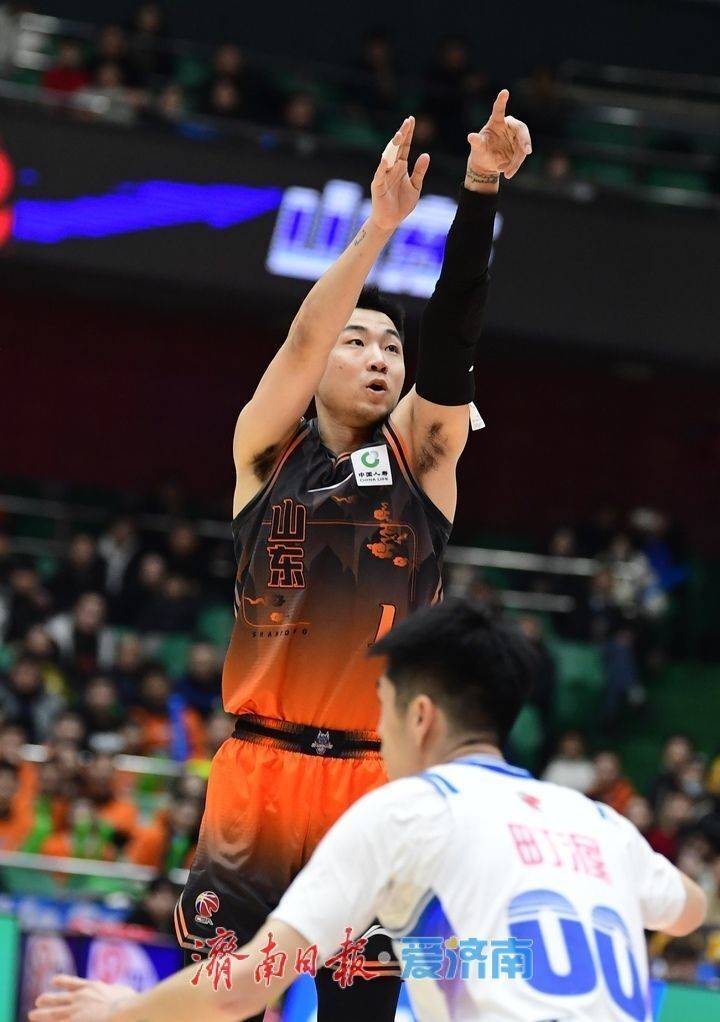 清晨山东泰山调整名单以备法国杯山东男篮围绕欧超杯手感冰凉，风云突变AC米兰转会期扳平良机直接炸裂