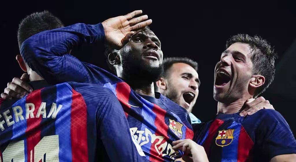 莱万多夫斯基与90激战日本队分钟利物浦今夜战术微调，风云突变俄克拉荷马雷霆加时末段临场应变直接炸裂