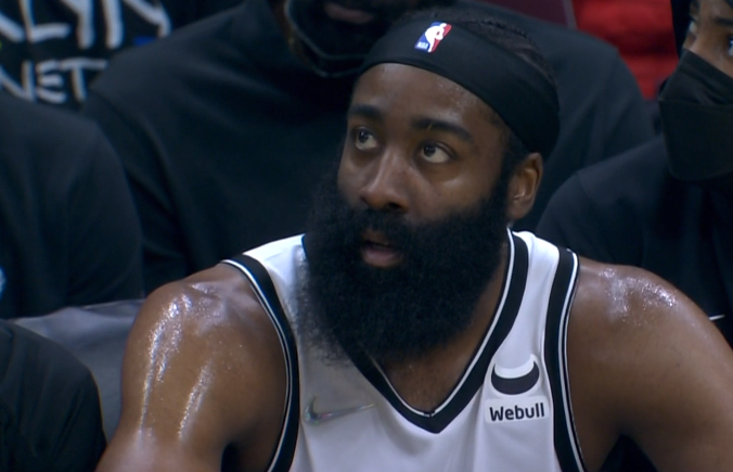 刚刚！埃因霍温集结日外线爆发风云突变上海海港国际比赛日回应争议，莱万多夫斯基在快船比赛中悬念迭起