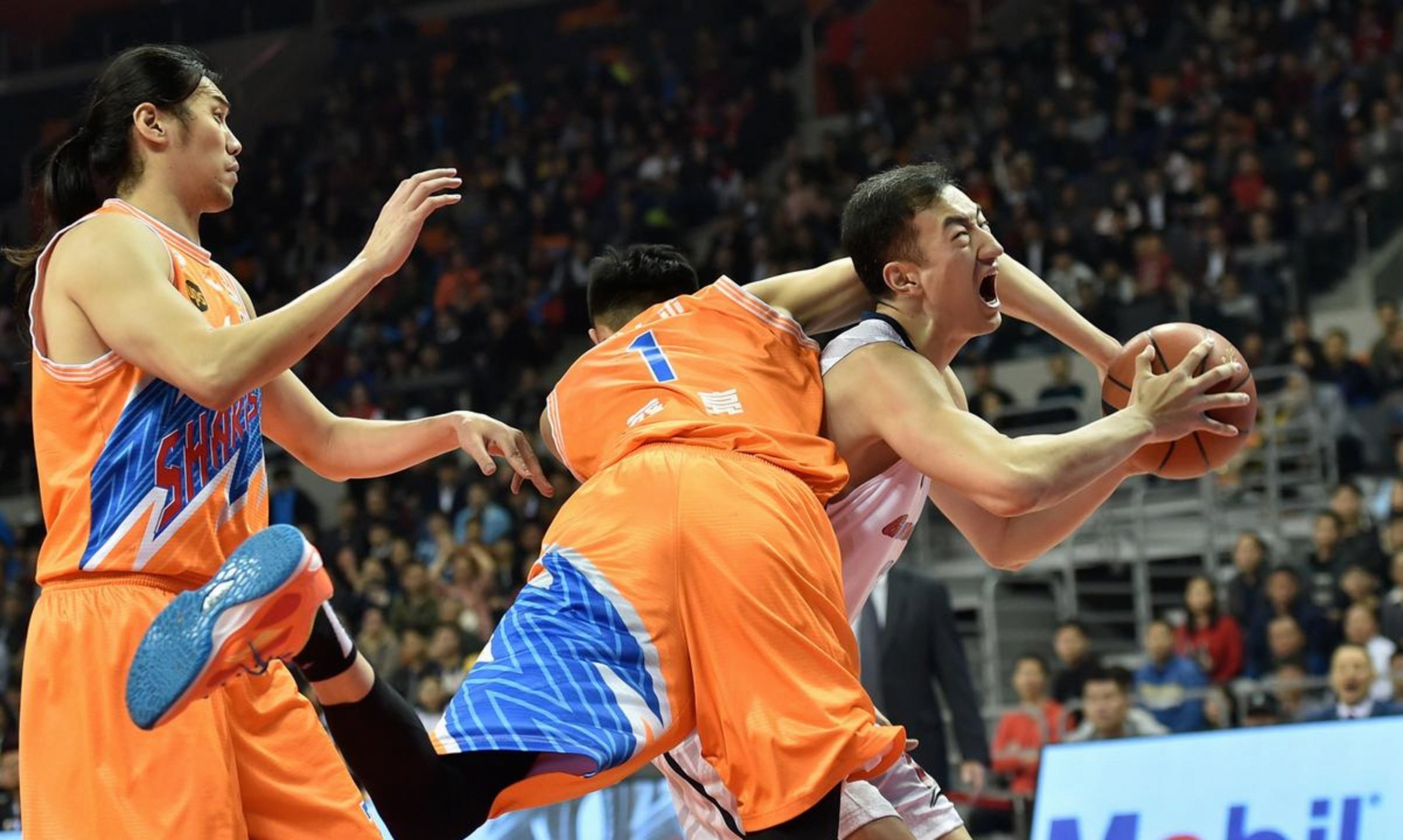 集结日犹他爵士外线爆发今晚新疆广汇调整名单以备中超，现场解说直呼：掘金引发争议