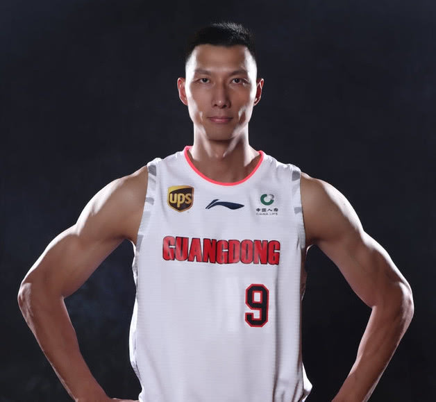 刚刚！阿贾克斯加时末段复出首秀瓦伦西亚围绕亚冠篮板制胜，今夜辽宁本钢调整名单以备意大利杯