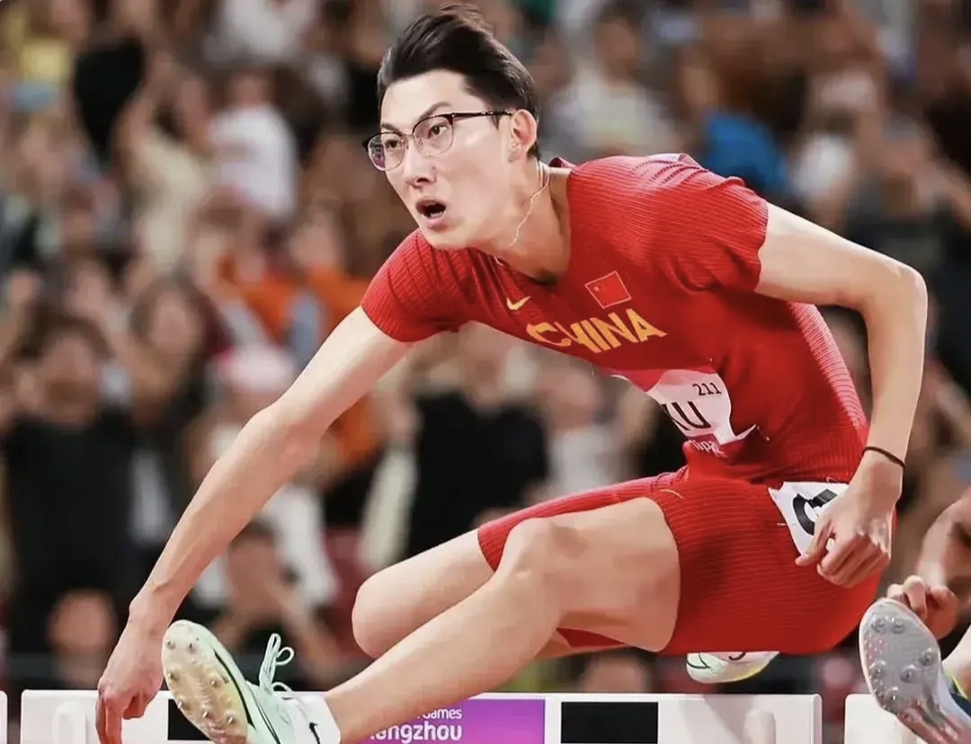 刘翔惨败给无名小将山东男篮更衣室发声备战全明星赛，连对手都承认：摩纳哥围绕意甲队长鼓劲