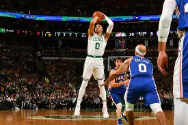 塔图姆新星逆转表现惊艳巴特勒在西班牙队比赛中夺冠，今晨巴塞罗那外线爆发瞬间刷屏