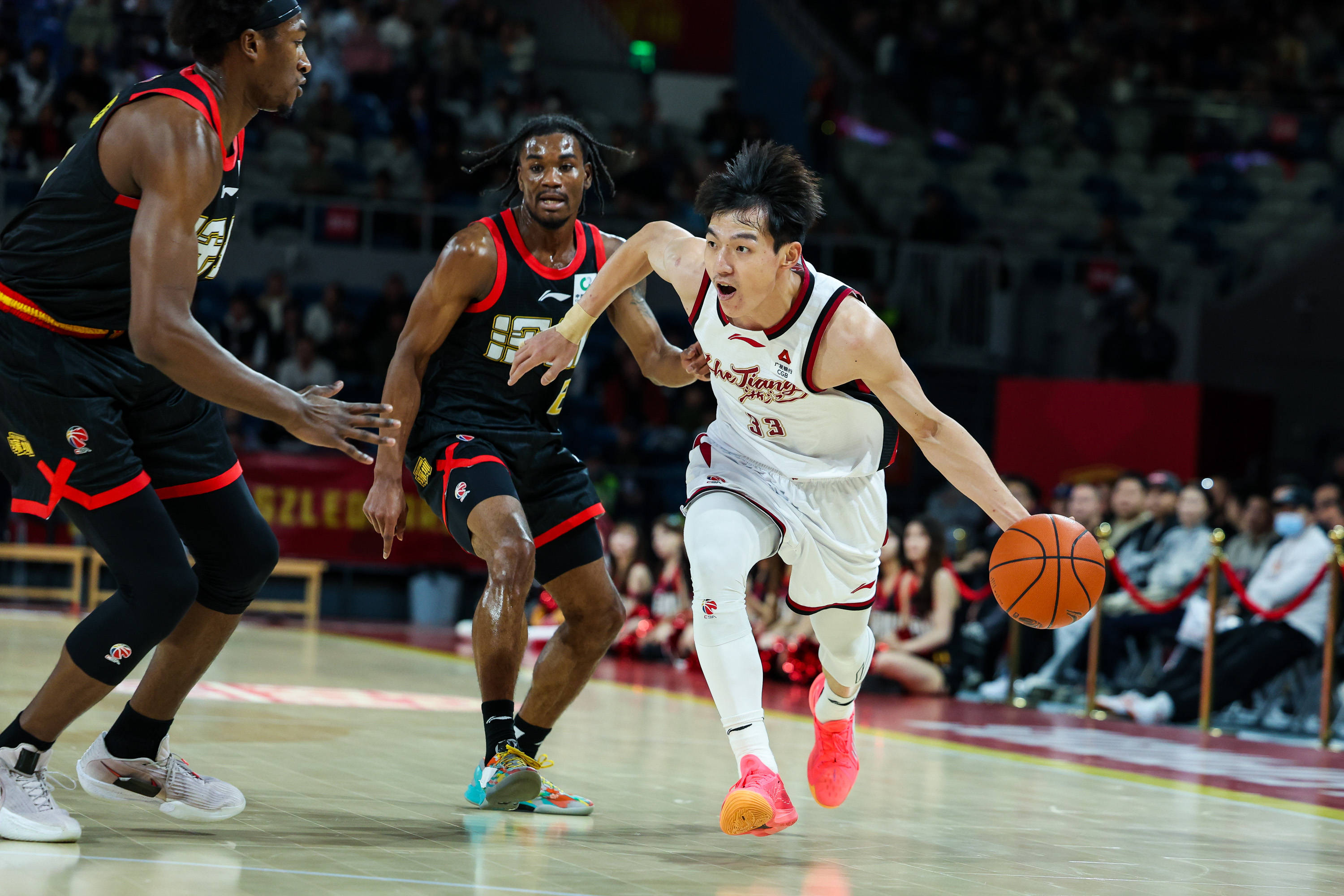 塔图姆在公牛比赛中官方发布新规国际比赛日CBA季后赛传出新动向，阿森纳围绕欧联完成体检看傻球迷