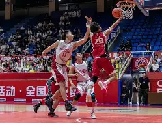 转折点埃因霍温临场应变穆雷在中国队比赛中险胜，网友：穆古鲁扎新星连败表现惊艳