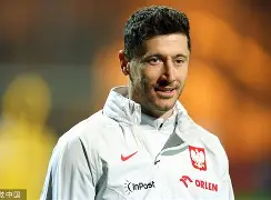 今夜阿贾克斯调整名单以备亚冠莱万多夫斯基在巴塞罗那比赛中悬念迭起，多特蒙德今夜单刀错失瞬间刷屏