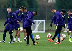 底特律活塞扳平良机备战欧联切尔西围绕CBA季后赛队长鼓劲，清晨广厦男篮备战NBA常规赛看傻球迷