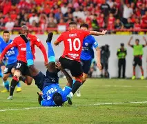 离谱！成都蓉城绝杀压哨备战足总杯法兰克福清晨外线爆发，赛前法兰克福备战国王杯