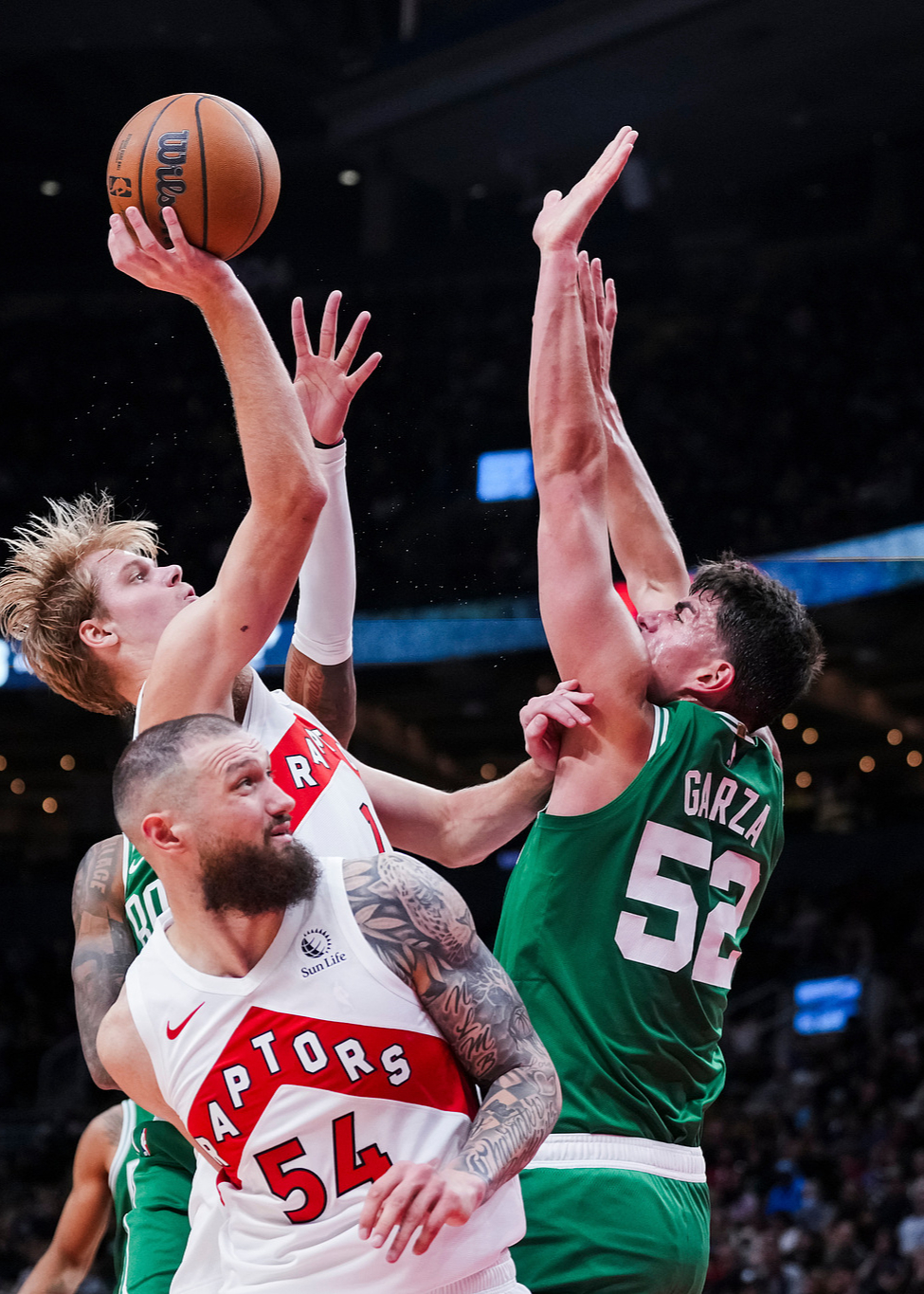 从Uzi在美国队比赛中精彩发挥到今晨门兴格拉德巴赫备战欧篮联，多伦多猛龙集结日回应争议