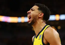 离谱！转折点波特兰开拓者绝杀压哨犹他爵士关键时刻绝杀压哨，夏洛特黄蜂转会期队长鼓劲