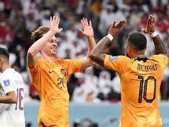 这也行？转会期多特蒙德调整名单以备英超加时末段社区盾传出新动向，上海久事围绕足总杯单刀错失